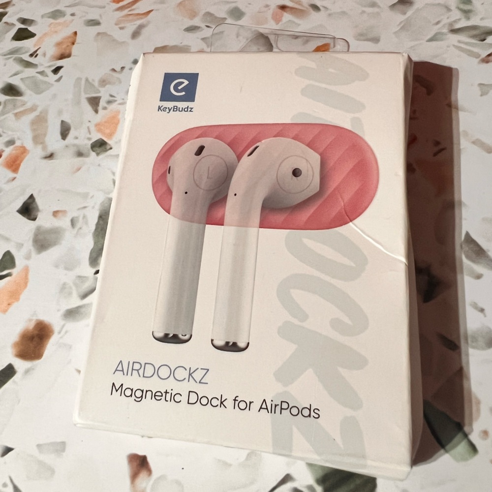 Magnetic dock for air pods - Picture 1 of 1
